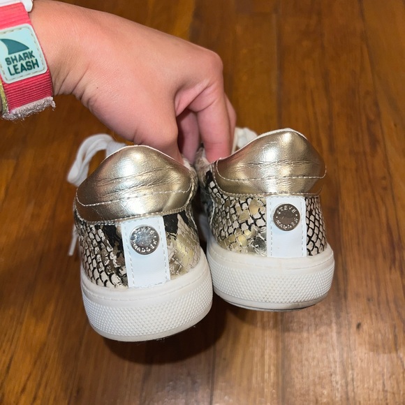 Steve Madden Star Sneakers - Picture 4 of 7